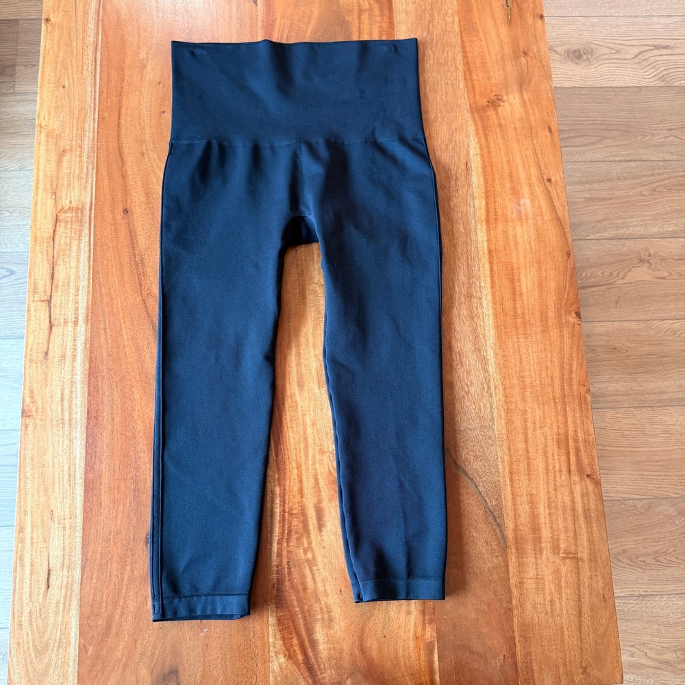 Spanx Women's Black High Waisted Black Capri's Size 2X